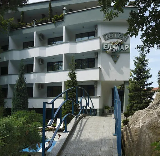 Хотел елмар